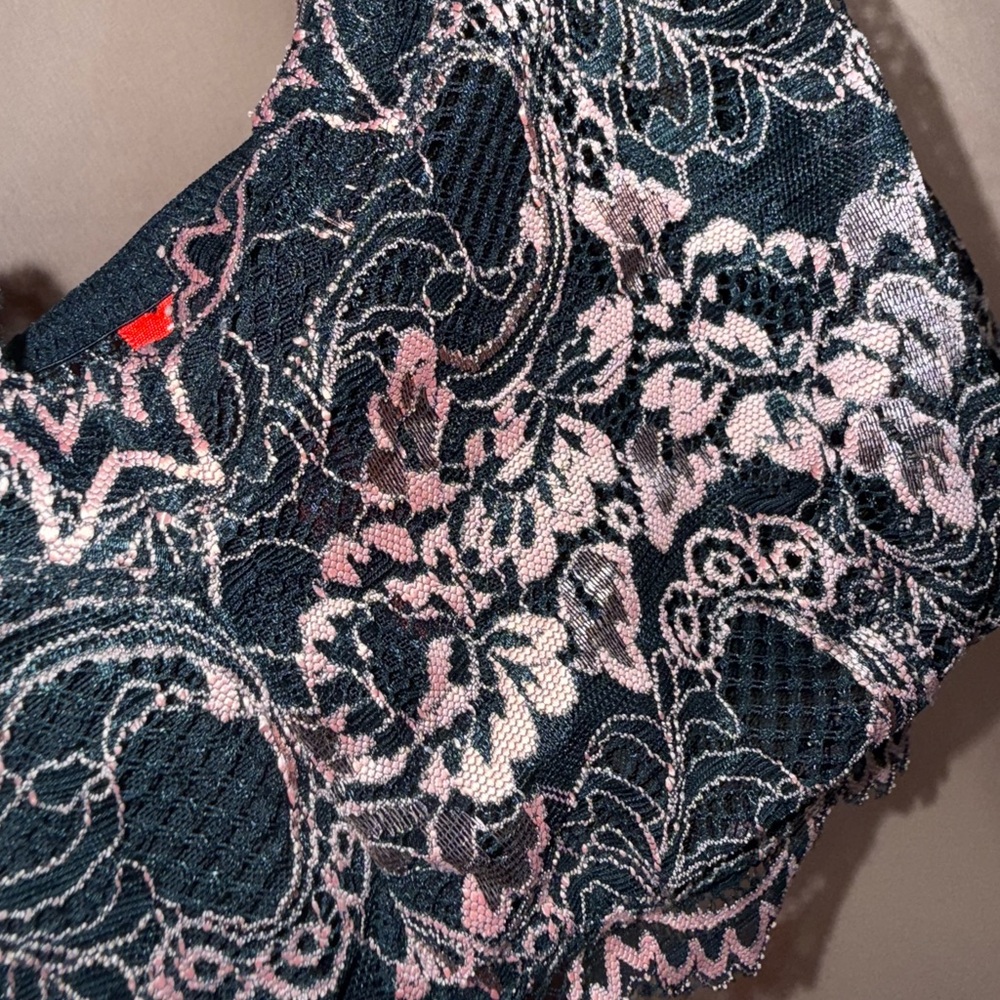 Ruby Ribbon 40 - Picture 3 of 5